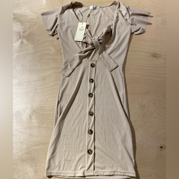 Julia Elegant Beige Button-Down Dress Small/ Medium (GA) - Picture 3 of 11